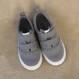 TOMS FENIX DOUBLE STRAP SIZE 10 Toddler Sneaker in color Grey